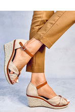 Load image into Gallery viewer, Inello Buskin Light Brown/ Cream heel sandals 181962